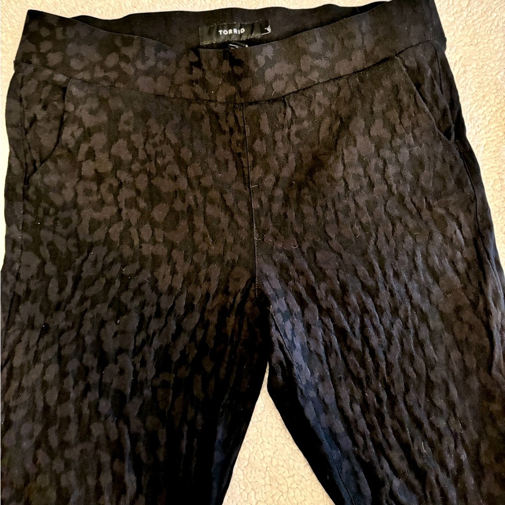 Torrid 1 Black skinny ankle pants